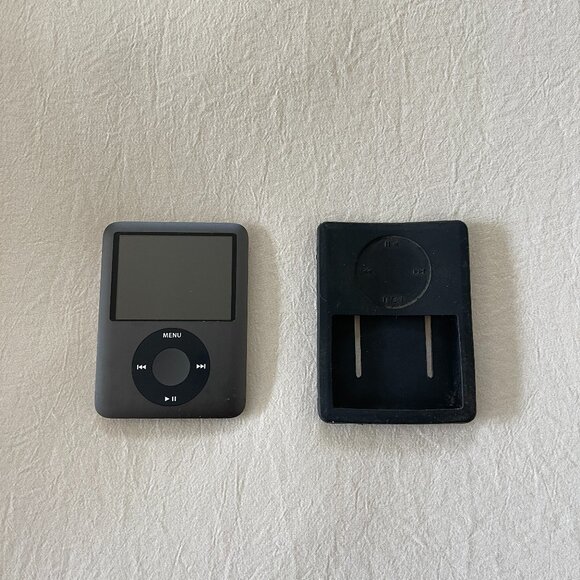 Apple iPod Nano 8GB Black - 3rd Generation - Picture 1 of 2
